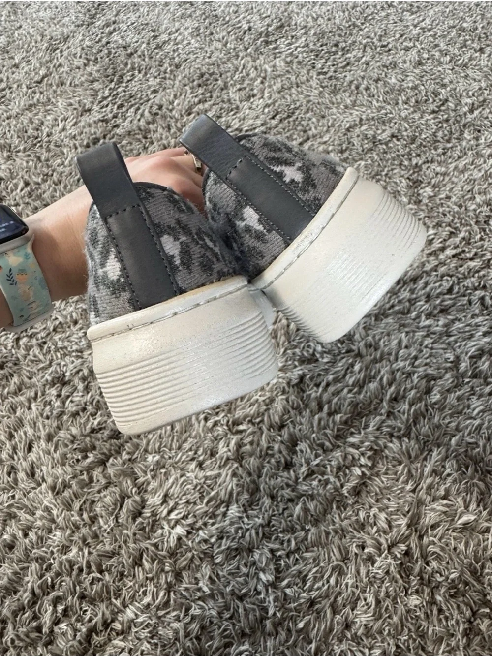 Söfft Gray Leopard Slip-On Sneakers Womens Sz 6